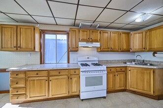 778 E 4th St, Unit 2 in Boston, MA - Foto de edificio - Building Photo