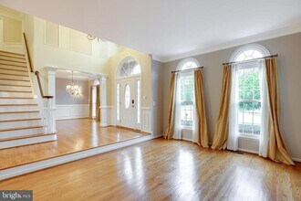 5105 Claybank Ln in Centreville, VA - Building Photo - Building Photo