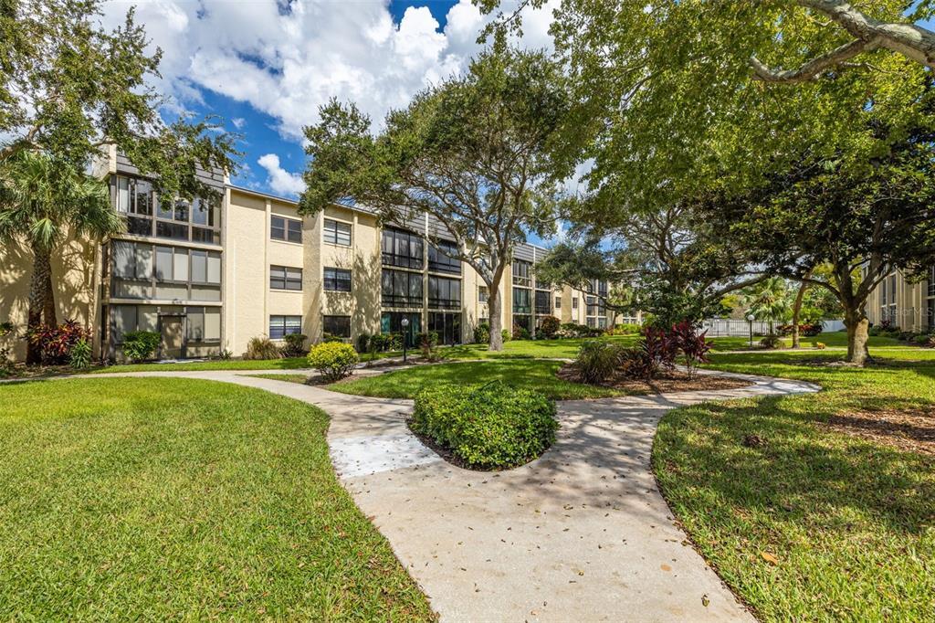 14130 Rosemary Ln in Largo, FL - Foto de edificio