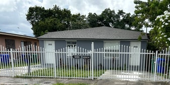 2620 NW 35th St in Miami, FL - Building Photo