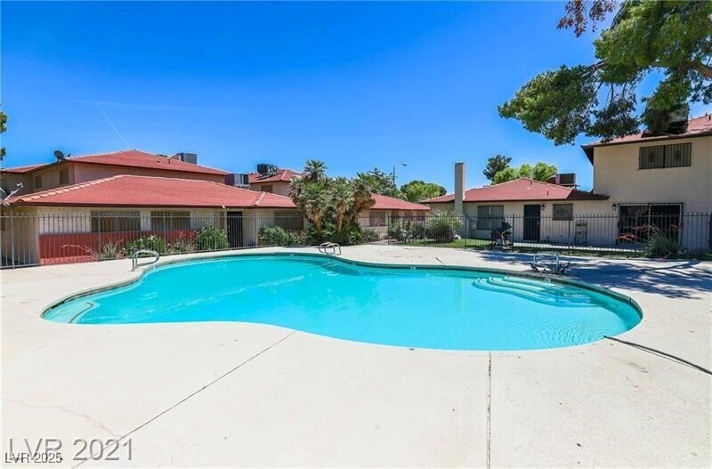 5278 S Maryland Pkwy in Las Vegas, NV - Building Photo