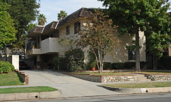 973-981 Villa St in Pasadena, CA - Foto de edificio - Building Photo