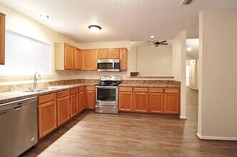 910 Elliott Dr in Cedar Hill, TX - Building Photo - Building Photo