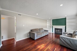 8732 Loch Lea Ln in Louisville, KY - Building Photo - Building Photo