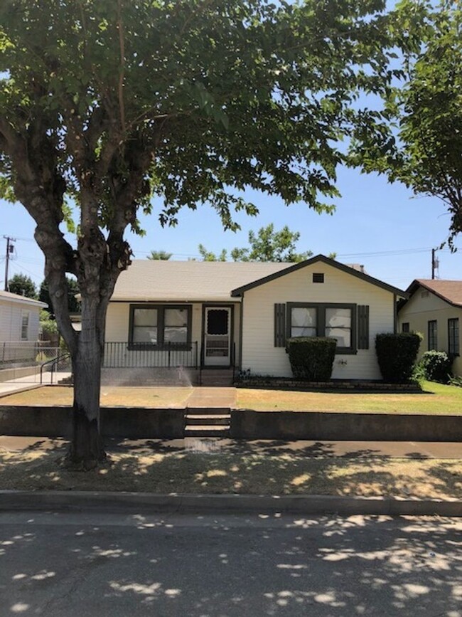 property at 815 Woodrow Ave