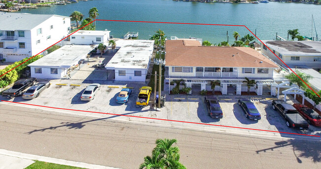 Seaview Apartments in Madeira Beach, FL - Building Photo - Building Photo