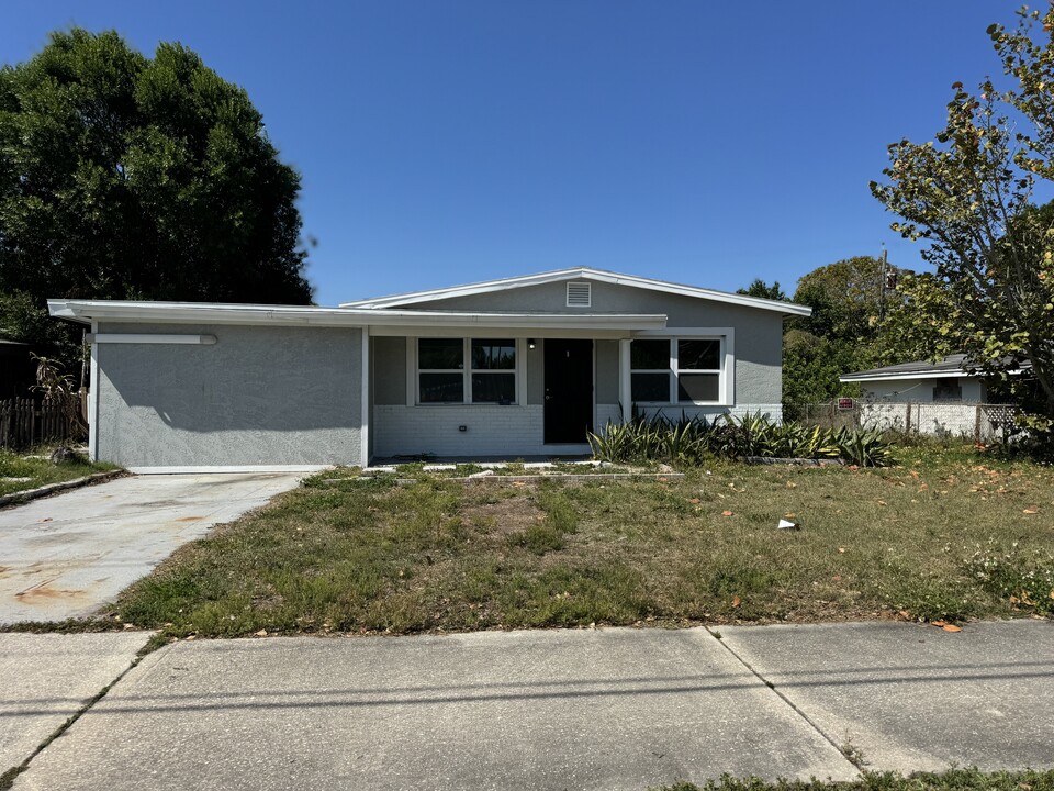 2420 Post Rd in Melbourne, FL - Foto de edificio
