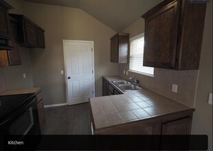 233 Tecumseh Meadows Dr in Norman, OK - Building Photo - Building Photo