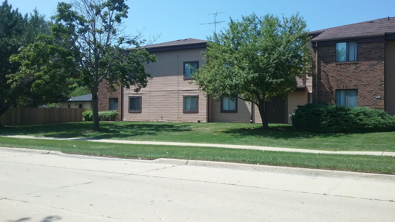 Forest Towers Metro, Sec. 8/Elderly/Disabled in Kenosha, WI - Foto de edificio