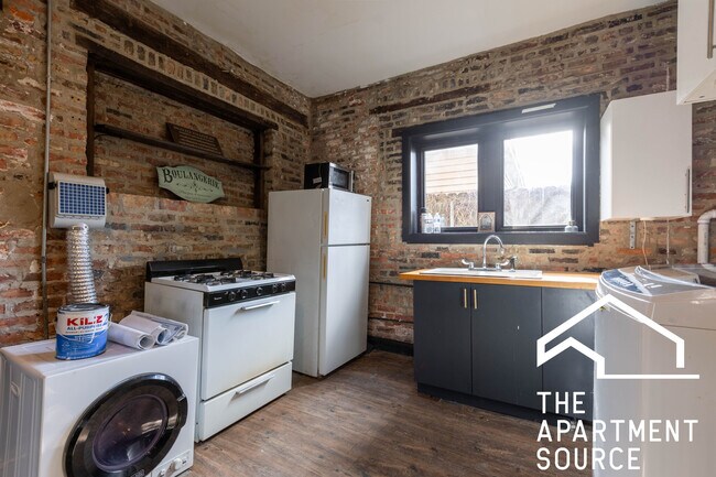 639 N Troy St in Chicago, IL - Building Photo - Building Photo