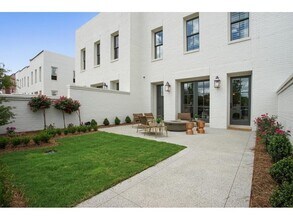 319 S Esplanade in Alpharetta, GA - Building Photo - Building Photo