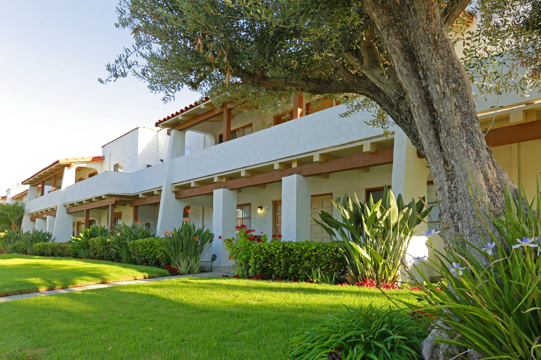 Las Casas Apartments in Tustin, CA - Building Photo