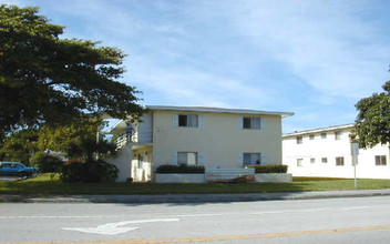 Lighthouse Apartments in North Palm Beach, FL - Building Photo - Building Photo