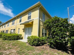 203 Castlekeeper Pl in Valrico, FL - Foto de edificio - Building Photo
