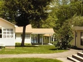 1398 Ulster Heights Rd in Ellenville, NY - Foto de edificio - Building Photo