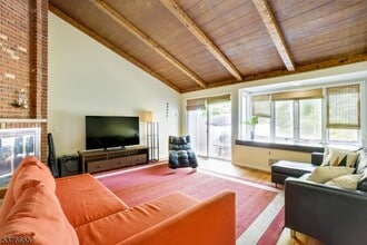 121 Marion Dr in West Orange, NJ - Building Photo - Building Photo