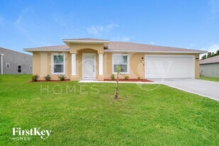 918 Armstrong Rd SE in Palm Bay, FL - Building Photo