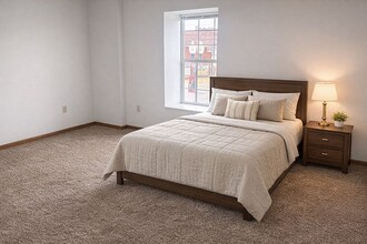 Hartford Square in Hartford City, IN - Foto de edificio - Building Photo