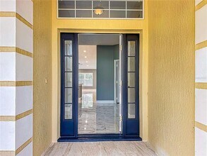 697 Winding Lake Dr in Clermont, FL - Foto de edificio - Building Photo