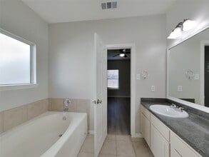 21214 Peachvine Ln in Tomball, TX - Building Photo - Building Photo