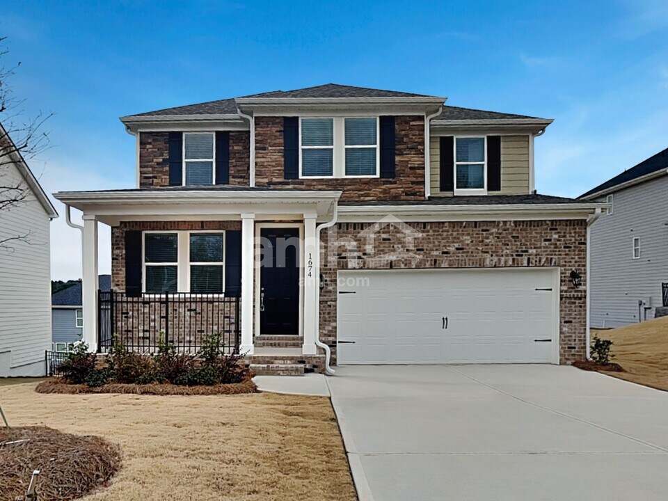 1674 Soapstone Rd in Dacula, GA - Foto de edificio