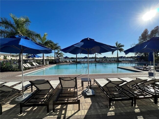 315 NE 208th Terrace in North Miami Beach, FL - Building Photo - Building Photo