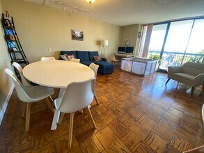 60 Longwood Ave, Unit 710 in Brookline, MA - Building Photo - Building Photo