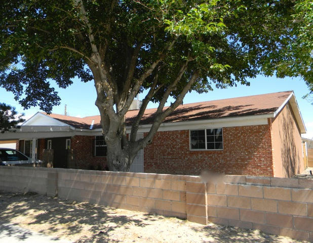 6116 Cloudcroft Rd NW in Albuquerque, NM - Building Photo