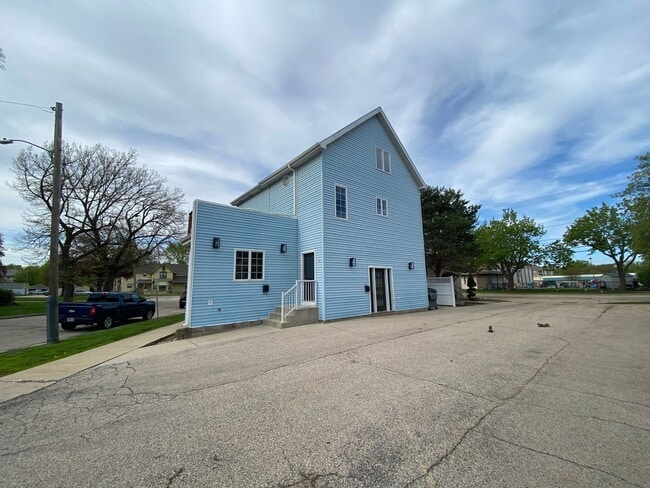 201 S Pine St in Burlington, WI - Building Photo - Building Photo