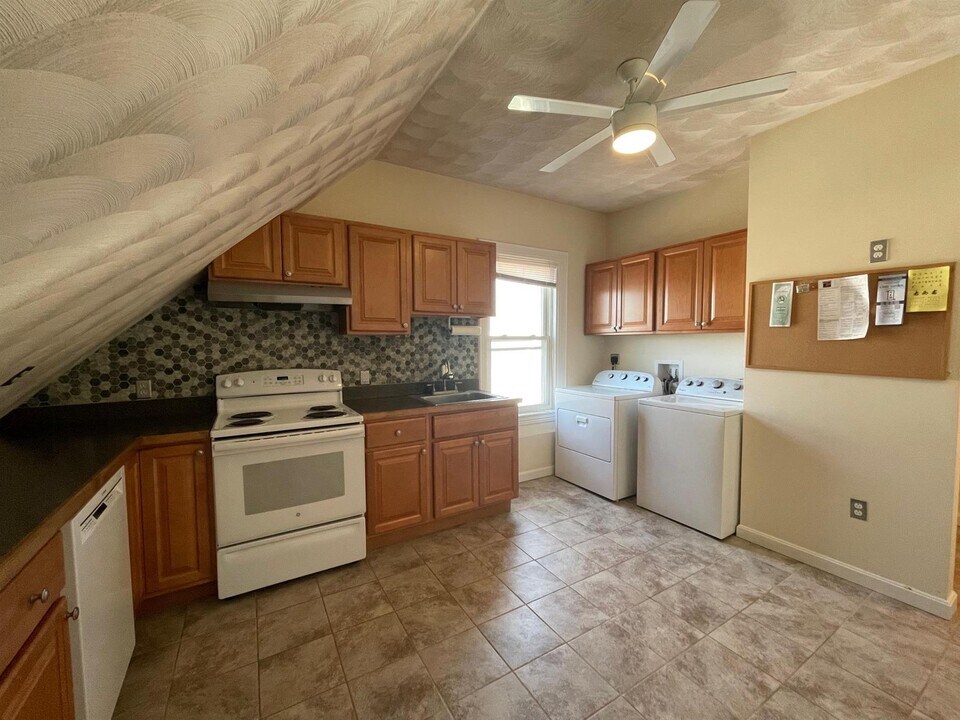 3 Meridian Pky, Unit 3 in Malden, MA - Building Photo