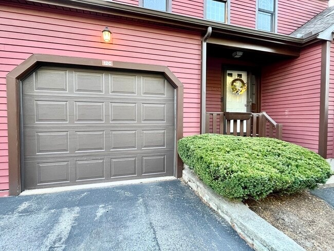 12 Hawthorne Village in Franklin, MA - Building Photo - Building Photo