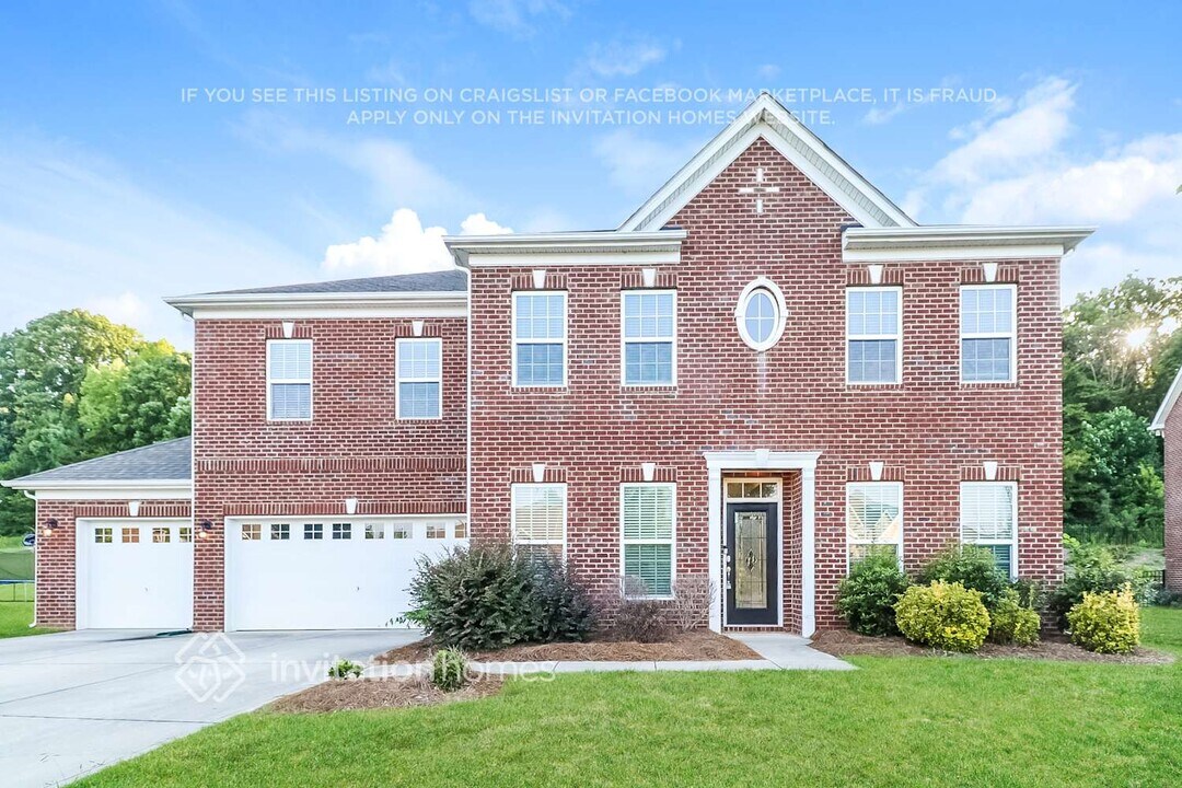 11350 Cedarvale Farm Pkwy in Midland, NC - Building Photo