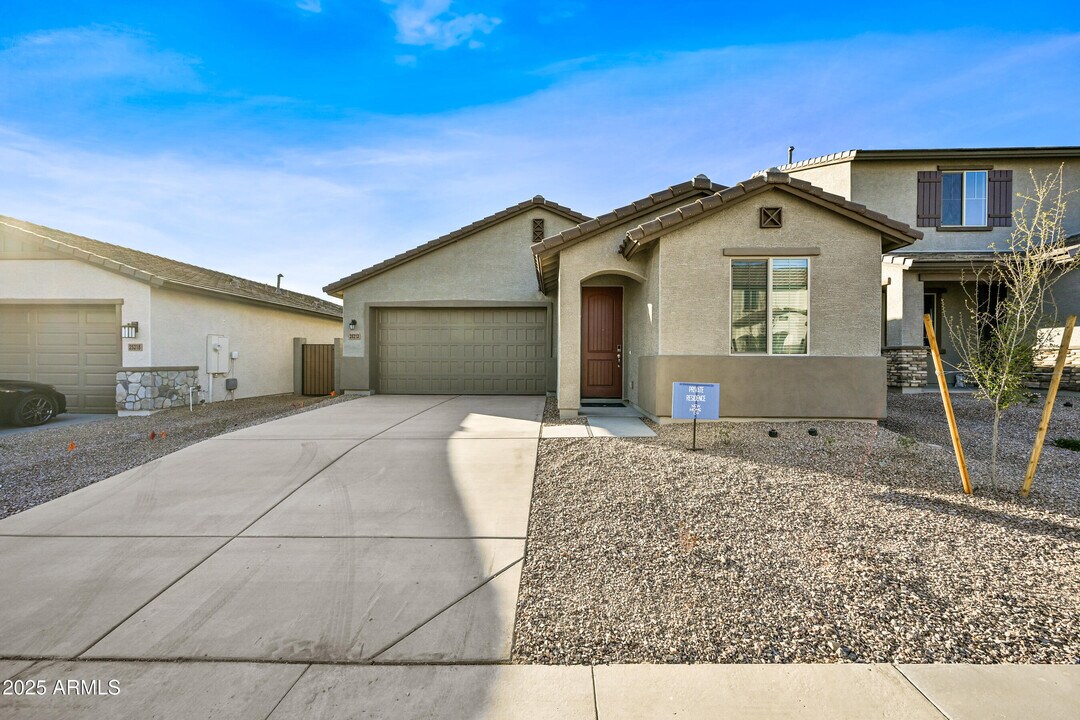 25212 W Wayland Dr in Buckeye, AZ - Building Photo