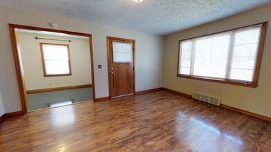 107 E 4th St in Ellinwood, KS - Building Photo - Building Photo