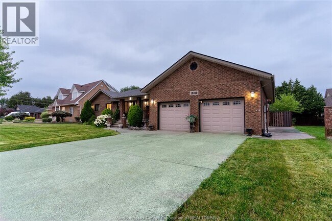 12310 Candlewood Dr in Tecumseh, ON - Building Photo - Building Photo