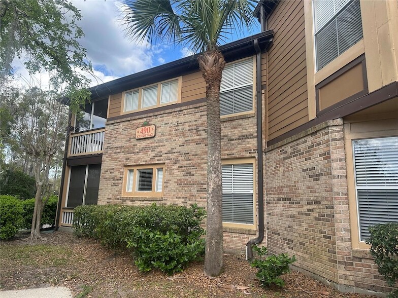 490 N Pin Oak Pl, Unit 210 in Longwood, FL - Building Photo