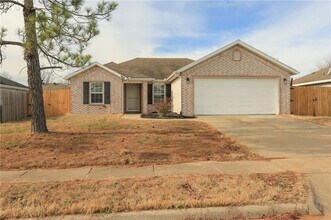 900 SW River Rock St in Bentonville, AR - Building Photo - Building Photo