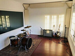 7261 1/2 Melrose Ave in Los Angeles, CA - Foto de edificio - Building Photo