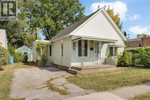 368 McKay Ave in Windsor, ON - Building Photo