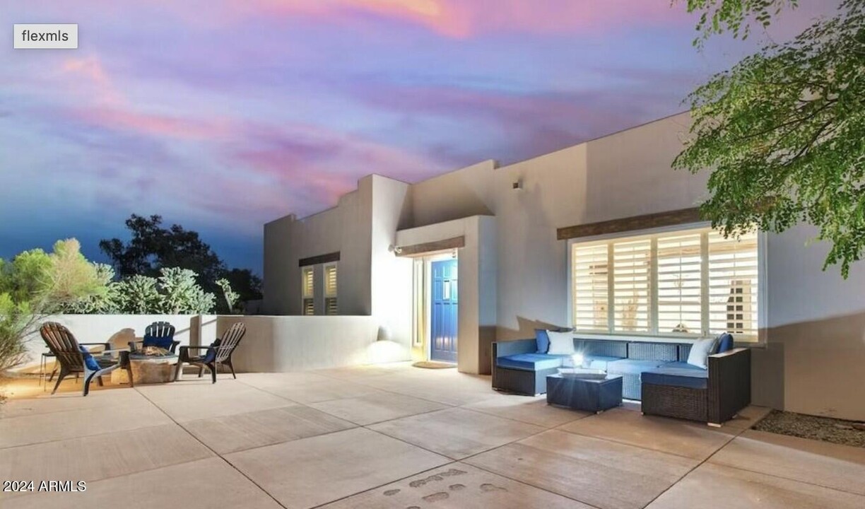 8039 E Cholla St in Scottsdale, AZ - Foto de edificio