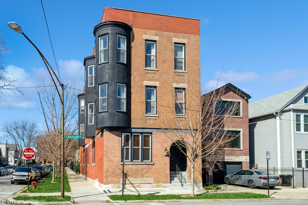 1934 N Rockwell St in Chicago, IL - Building Photo