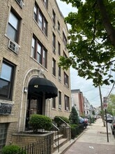 42 Van Wagenen Ave, Unit 10 in Jersey City, NJ - Building Photo - Building Photo