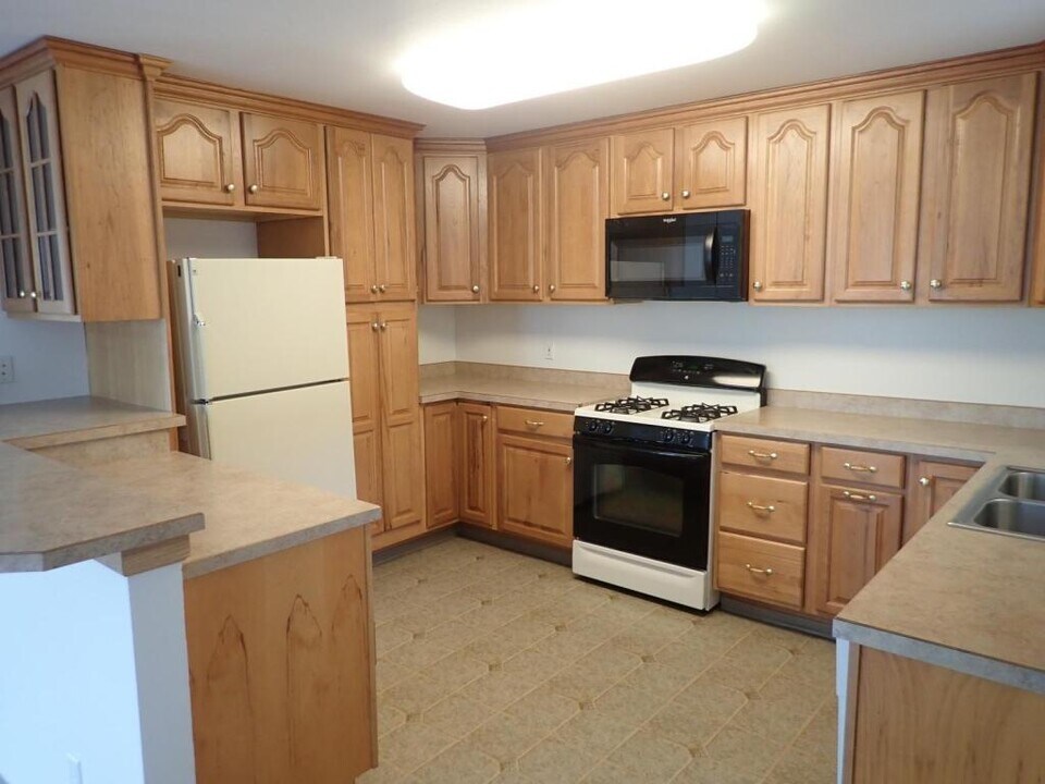 17432 Coronado St in Anchorage, AK - Building Photo