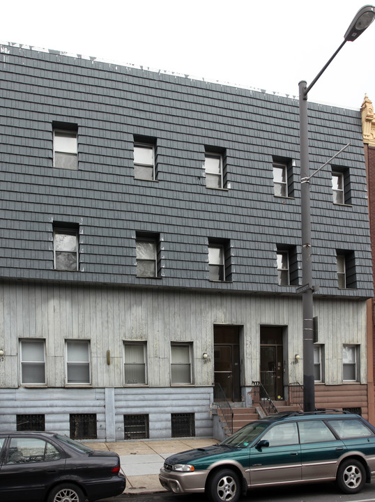 1810 S Broad St in Philadelphia, PA - Building Photo