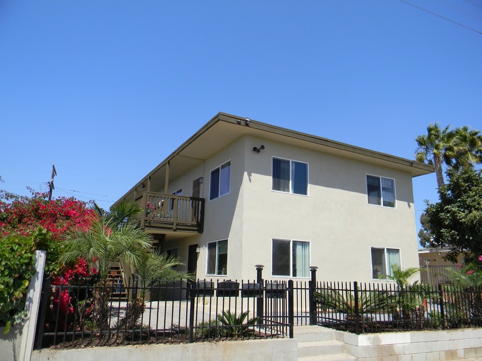 1420 Higgins St in Oceanside, CA - Foto de edificio