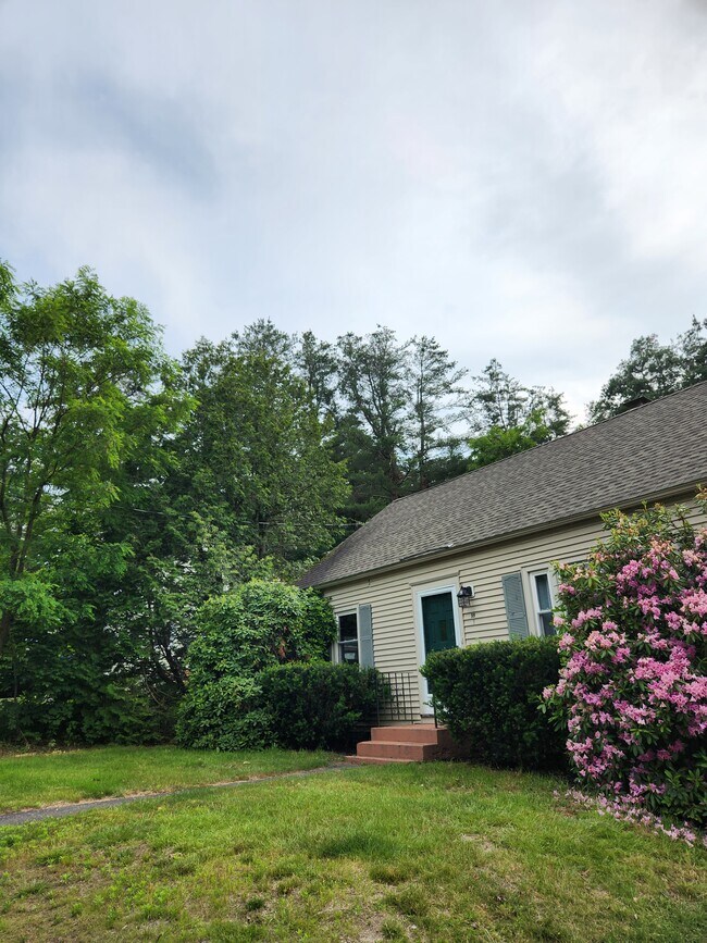 99 Back River Rd Rentals in Dover, NH