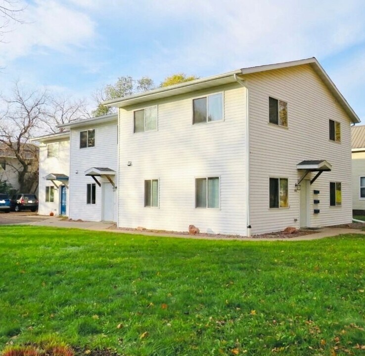 1521 6th St E in Menomonie, WI - Building Photo