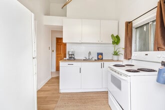 1496 Drouillard Rd in Windsor, ON - Building Photo - Building Photo