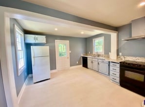 33328 Rte 1201 in Painter, VA - Foto de edificio - Building Photo