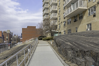 Lind-Ric Apartments in Bronx, NY - Foto de edificio - Building Photo